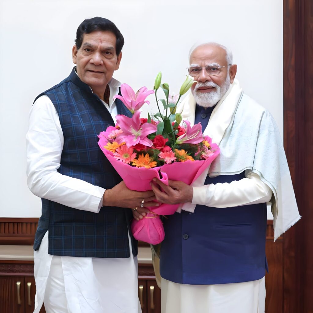 नगर विकास एवं ऊर्जा मंत्री श्री ए0के0 शर्मा ने बजट में किए गए जनकल्याणकारी प्रावधानों के लिए प्रधानमंत्री श्री नरेंद्र मोदी से मिलकर जताया आभार