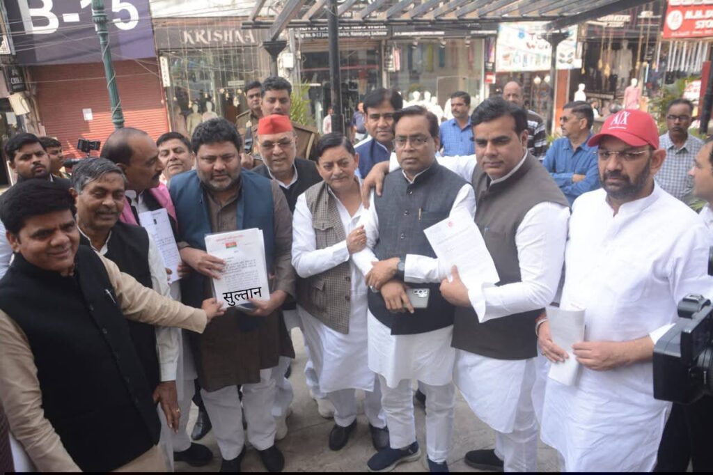 सपा विधायको का डेलिगेशन पहुंचा चुनाव आयोग मुख्यालय उत्तर प्रदेश