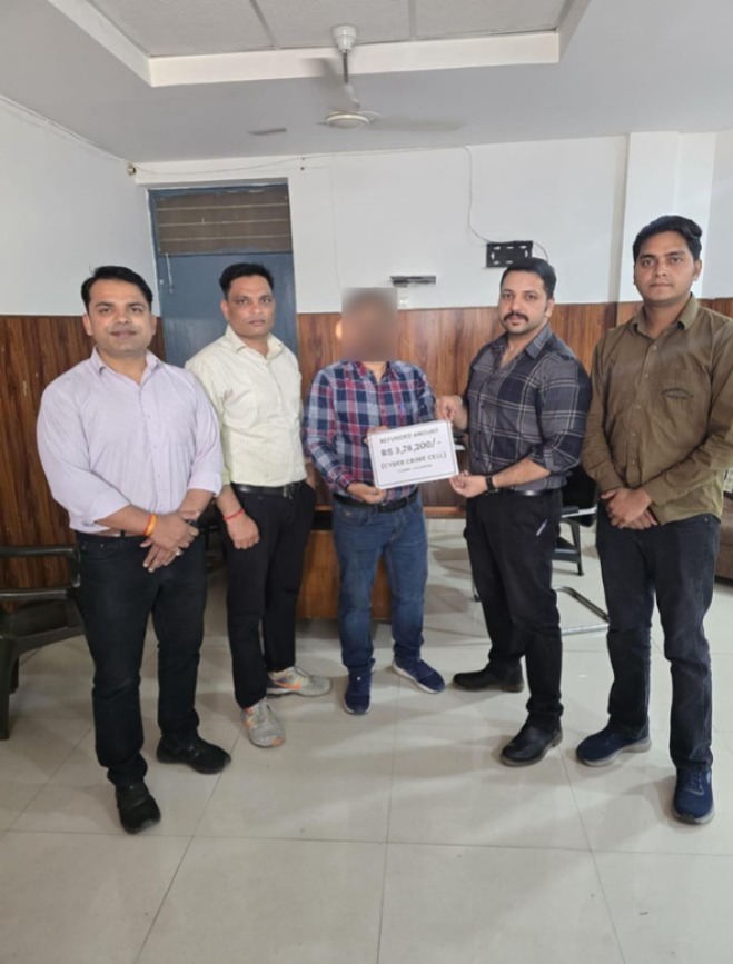 साइबर अपराधियों ने शिकायतकर्ता का सिम कार्ड क्लोन कर ₹3,78,200 की ठगी की, जिसे साइबर क्राइम सेल ने त्वरित कार्रवाई कर वापस दिलाया।