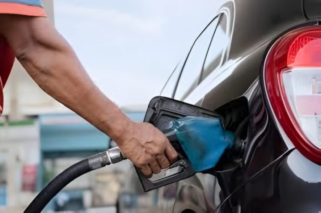 प्रीमियम पेट्रोल की कीमतों में उछाल: युद्ध के चलते जेब पर पड़ रही है ‘चोट’