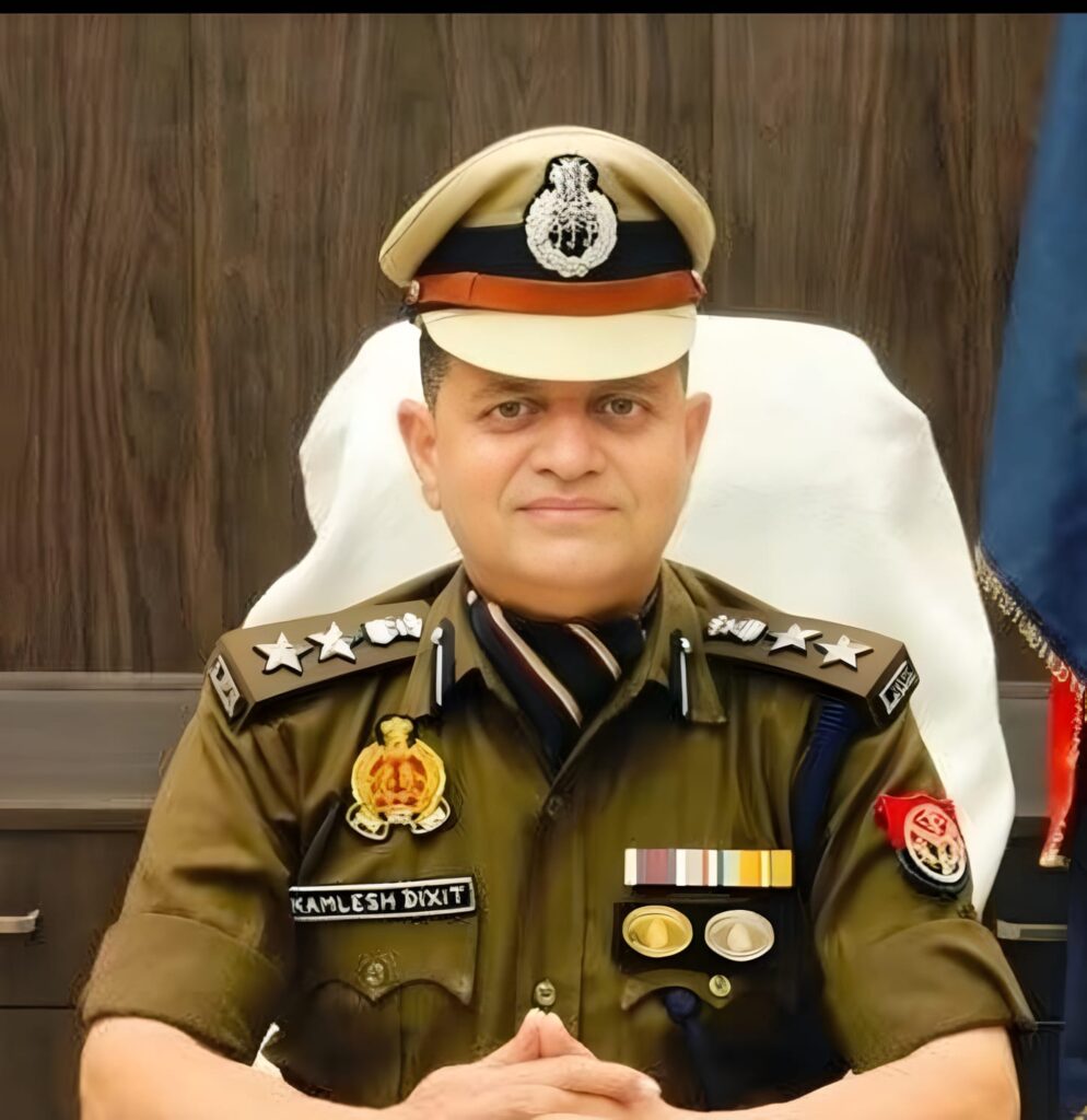 लखनऊ पुलिस में फेरबदल: DCP कमलेश दीक्षित को मिली पश्चिमी जोन की कमान, क्या सुलझेगी पुराने शहर की ट्रैफिक समस्या?