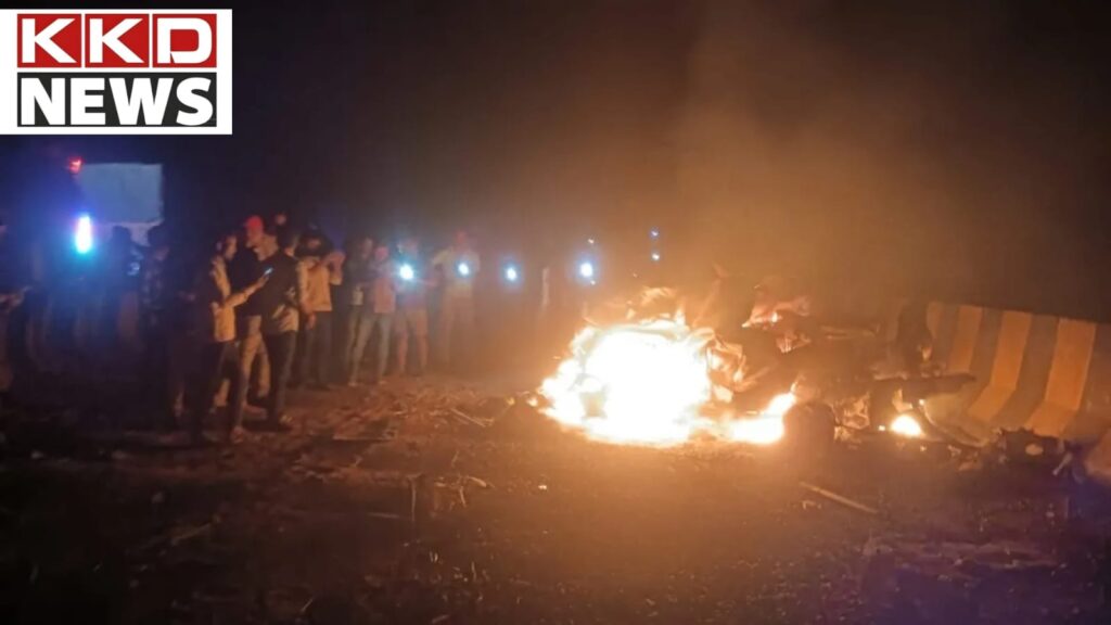 मिर्जापुर सड़क हादसा: ट्रक की टक्कर के बाद बोलेरो में लगी भीषण आग, 11 लोग जिंदा जले |